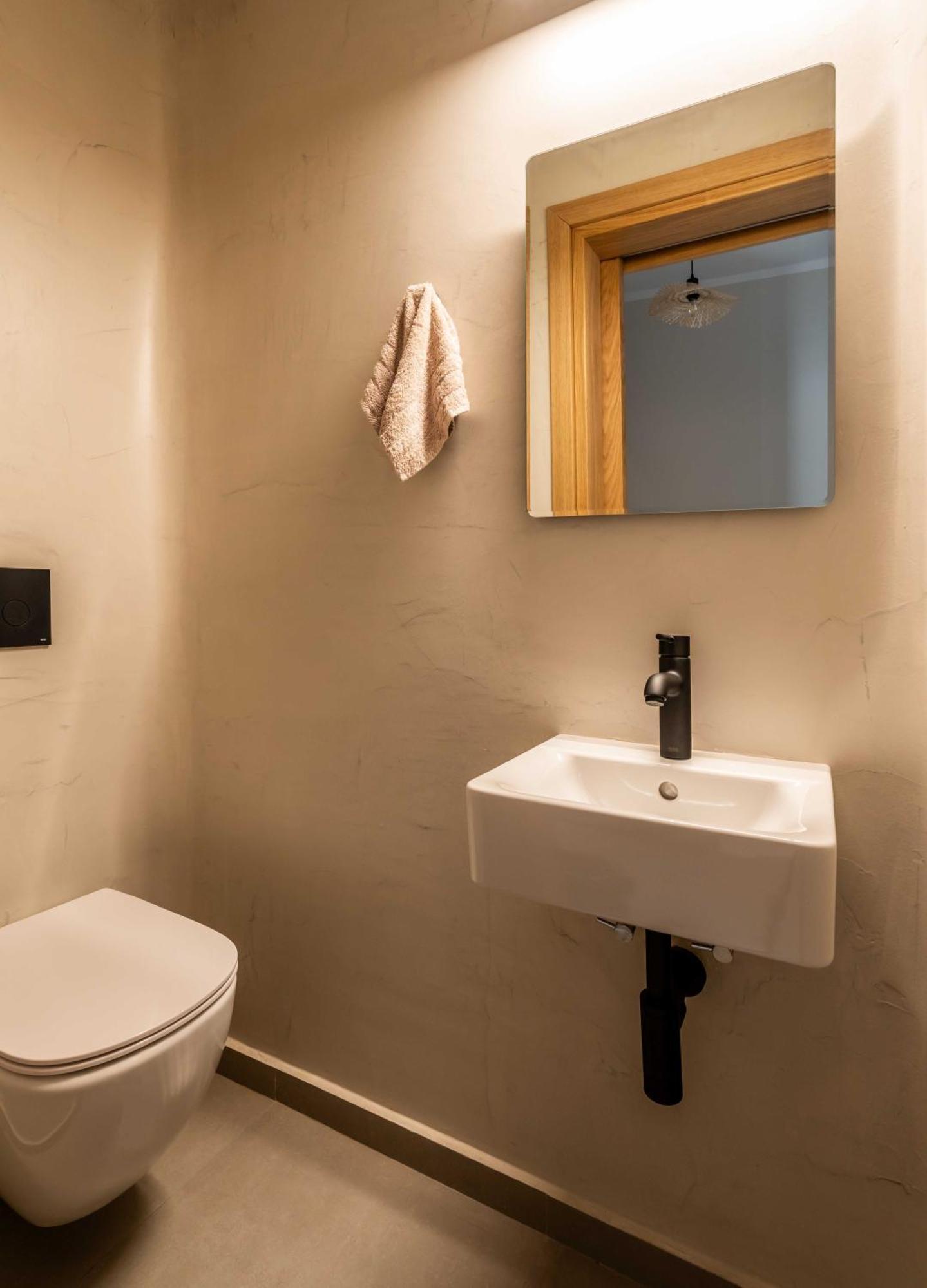 Phos Apartment Ia
